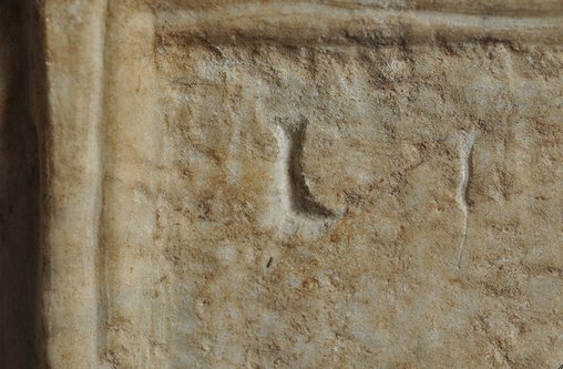 Detail showing the mark resembling a recut letter on the proper right tabula of Cinerary Urn (late 1st/early 2nd century A.D.). The Art Institute of Chicago, 1926.621a–b.