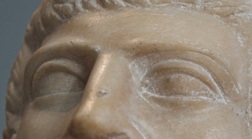 Roman Art | Online Scholarly Catalogue | Art Institute of Chicago | Detail Falling Warrior