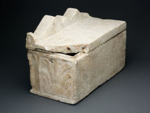 Roman Art | Online Scholarly Catalogue | Art Institute of Chicago | Proper left corner of  the Cinerary Urn