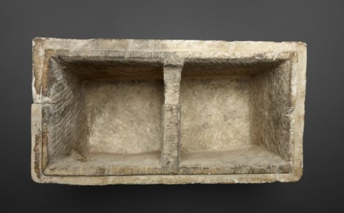 Overhead view of urn without lid