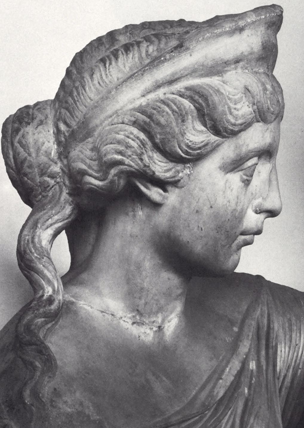 Portrait of Faustina the Younger as Venus, Capitoline Museums (inv. 652), in Klaus Fittschen and Paul Zanker, Katalog der römischen Porträts in den Capitolinischen Museen und den anderen kommunalen Sammlungen, vol. 3, Kaiserinnen- und Prinzessinnenbildnis
